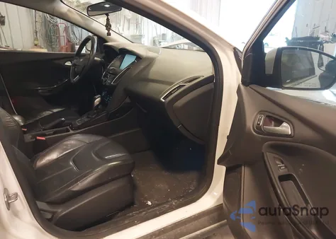 2015 Ford Focus Titanium z USA, uszkodzony, nr VIN 1FADP3J27FL280611